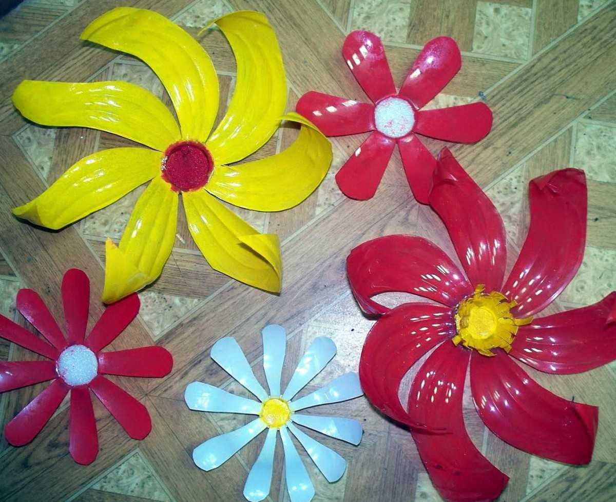 Цветочки из пластиковых бутылок