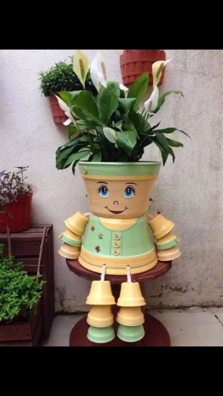 Фигуры из цветочных горшков