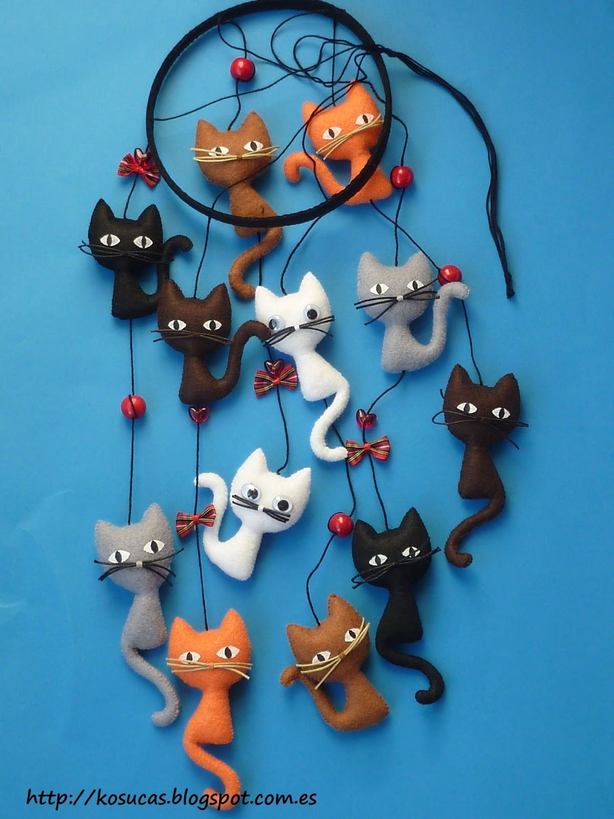 Фетровые игрушки кошки