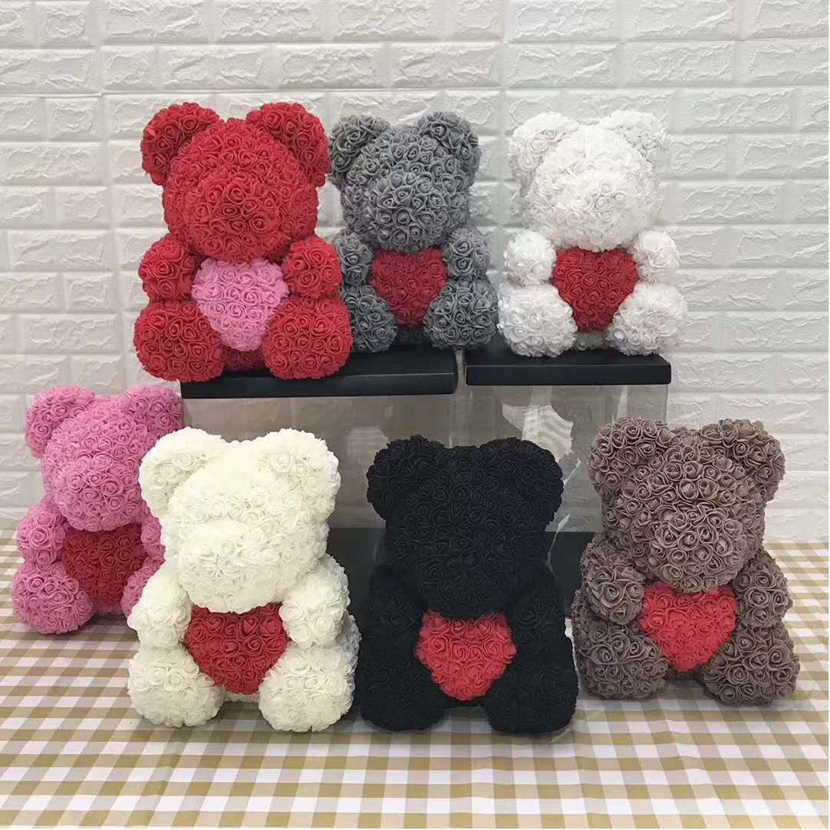 Мишка из цветов в коробке