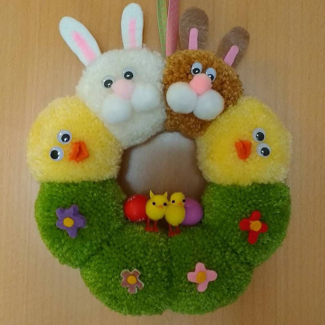 Пасхальная игрушка из помпонов
