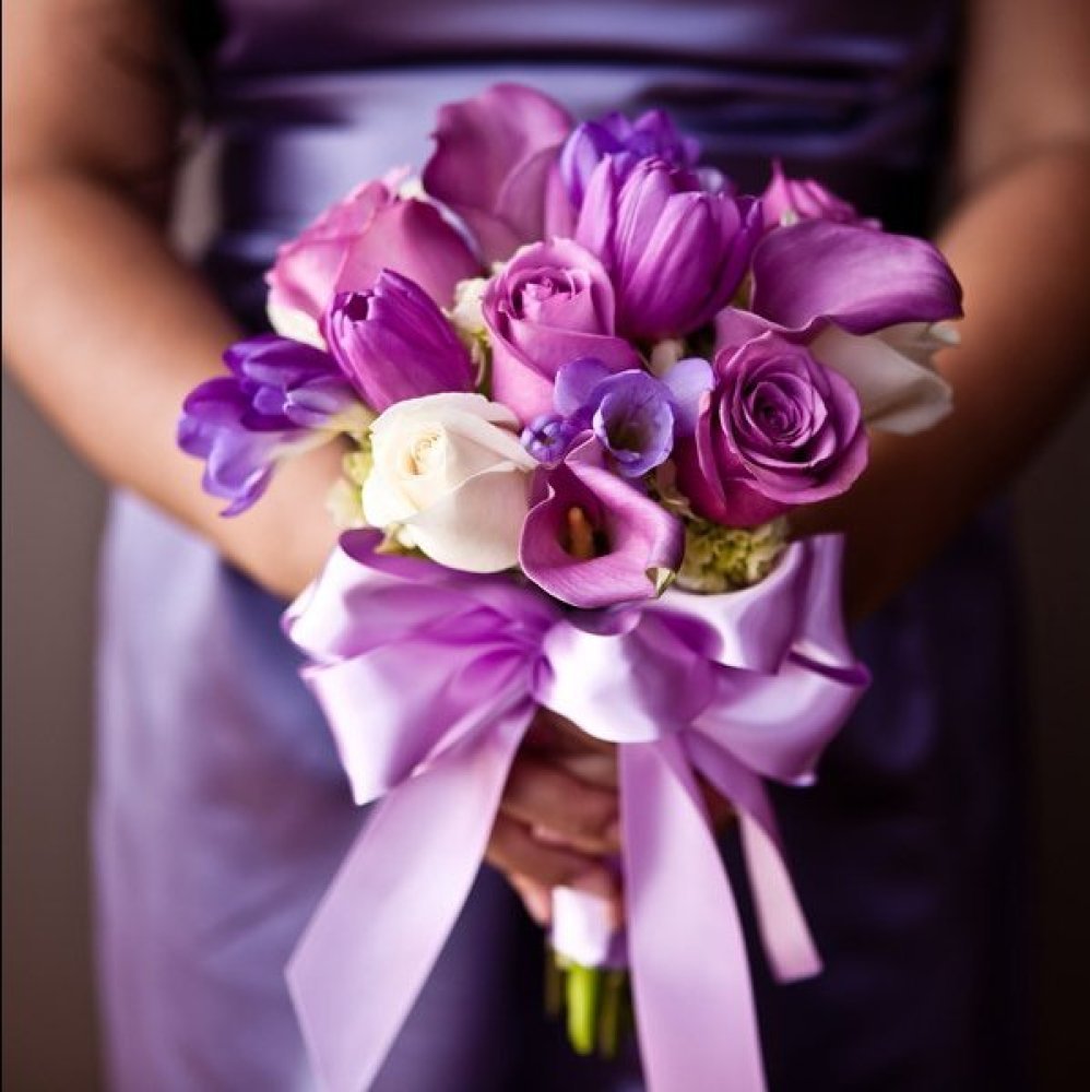 Свадебный букет с фиолетовыми цветами
