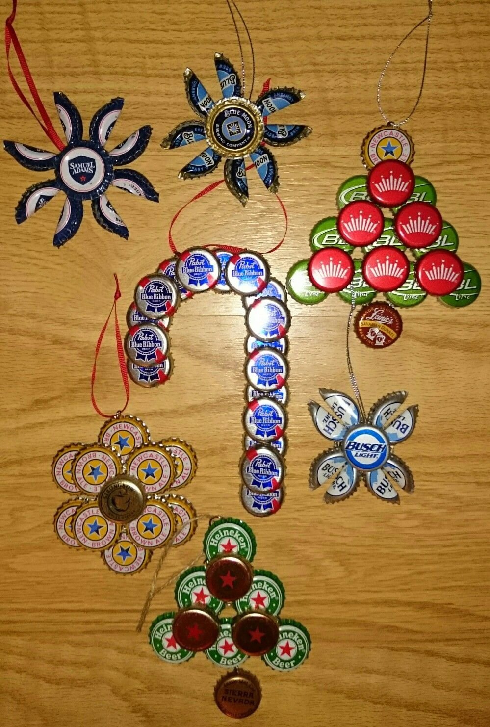 Новогодняя игрушка из крышек