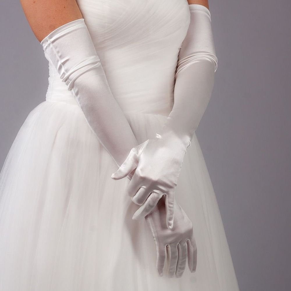 Свадебное платье с длинными перчатками