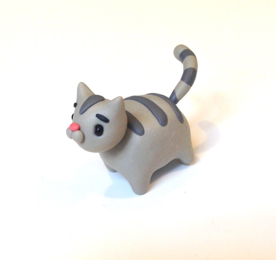 Фигурка кота из пластилина