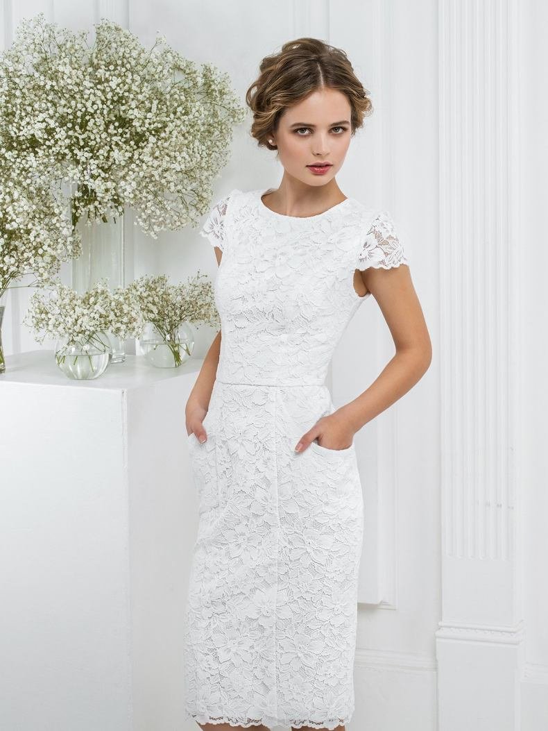 Показ Pronovias 2023 Анджелина Джоли