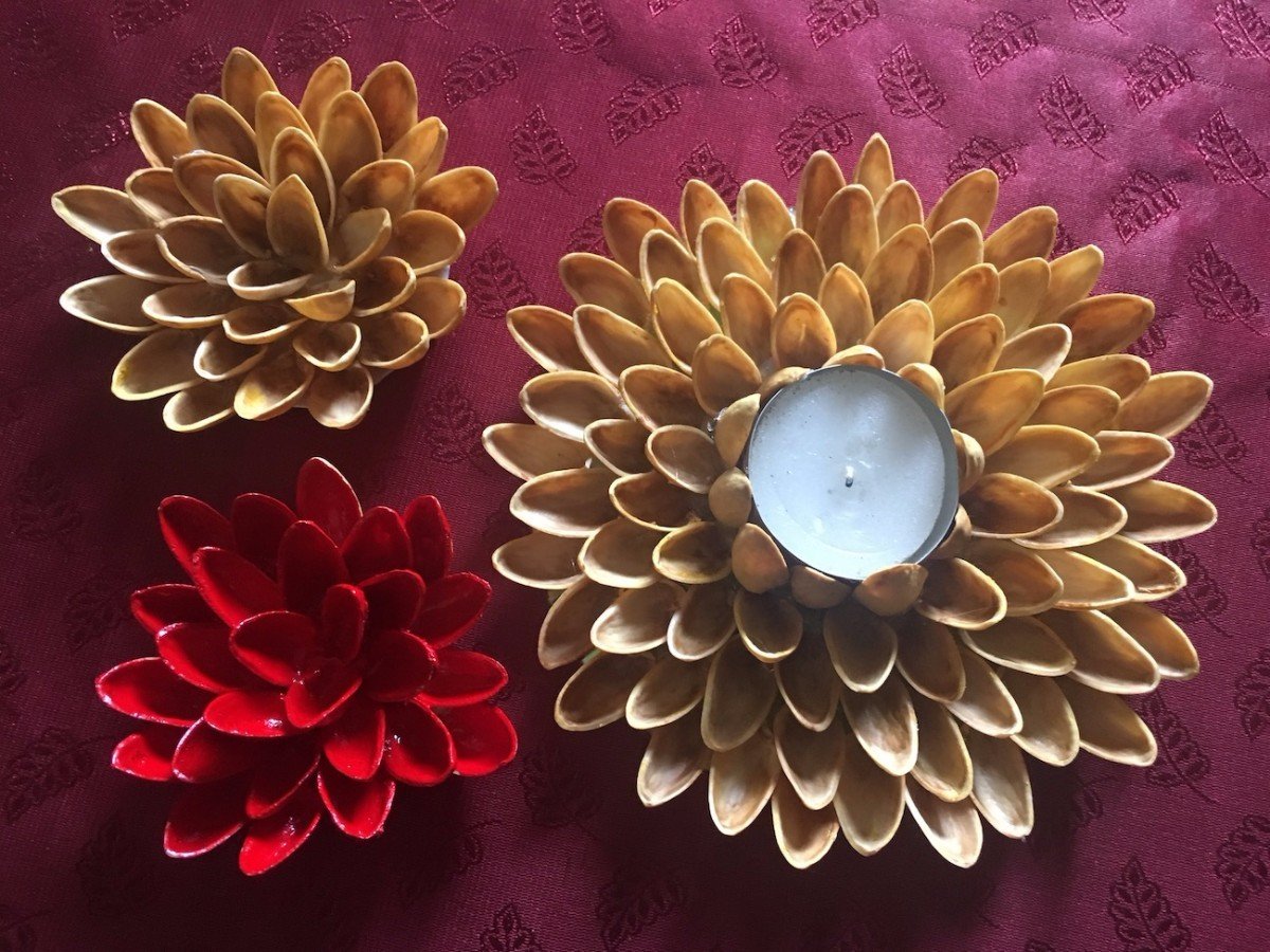 Подсвечник из фисташковой скорлупы