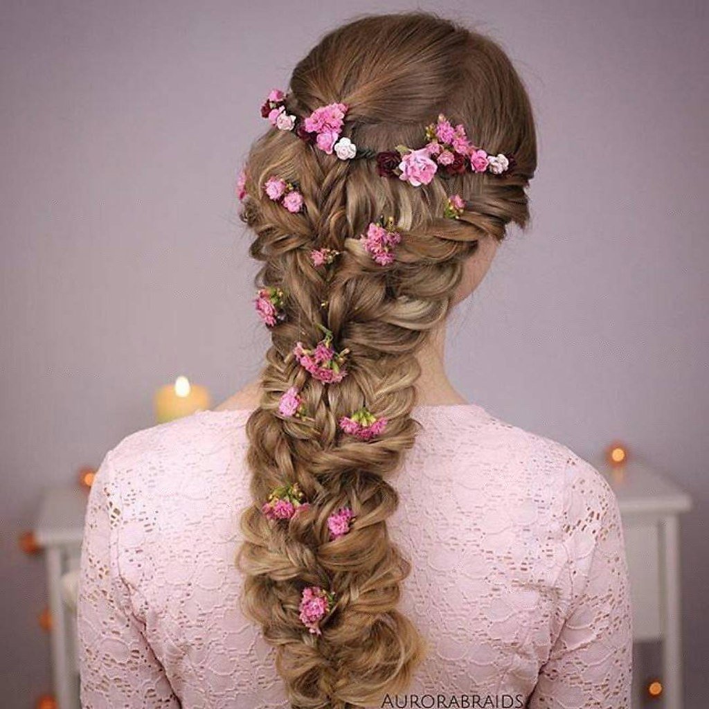 Коса с цветами
