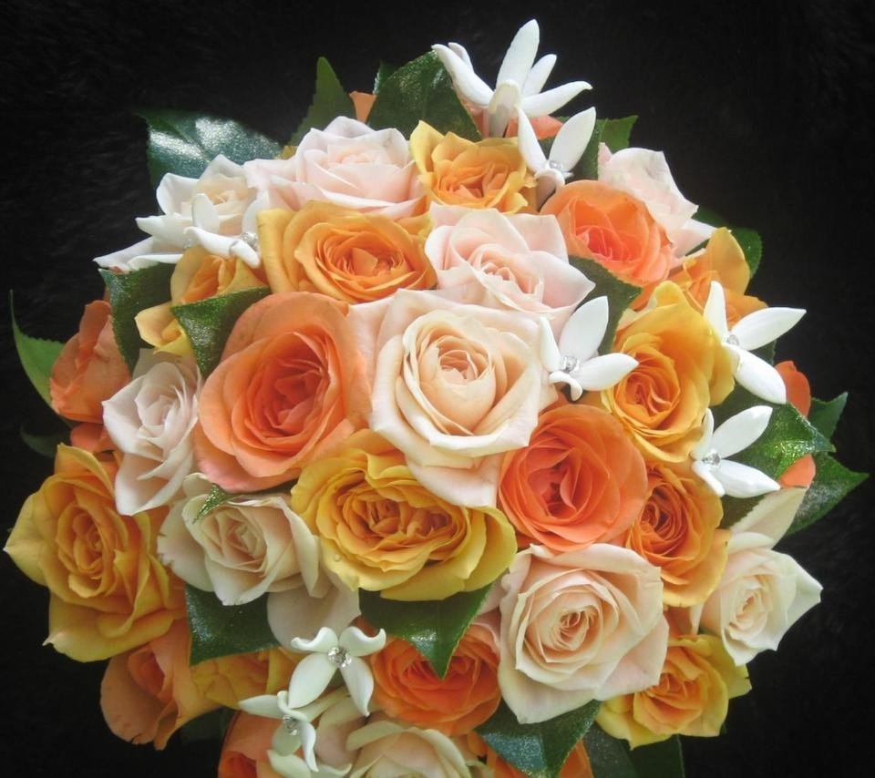 Оранжевые розы в вазе. Букет из оранжевых роз. Оранжевые розы букет. Красивый букет из оранжевых роз.