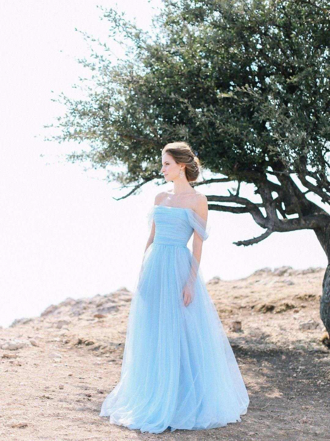 Легкое голубое свадебное платье
