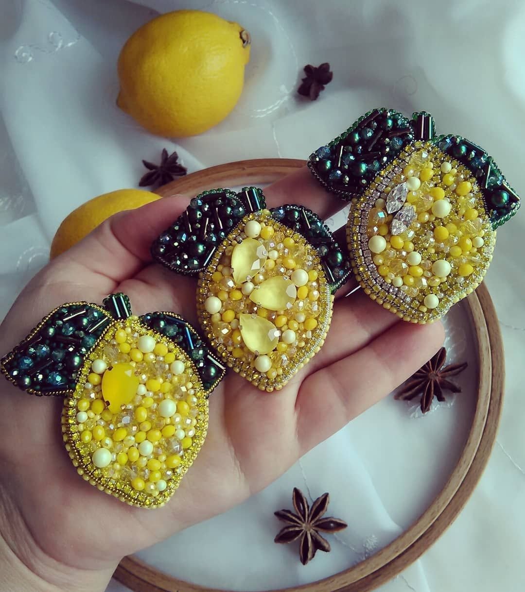 Брошь лимончик из бисера