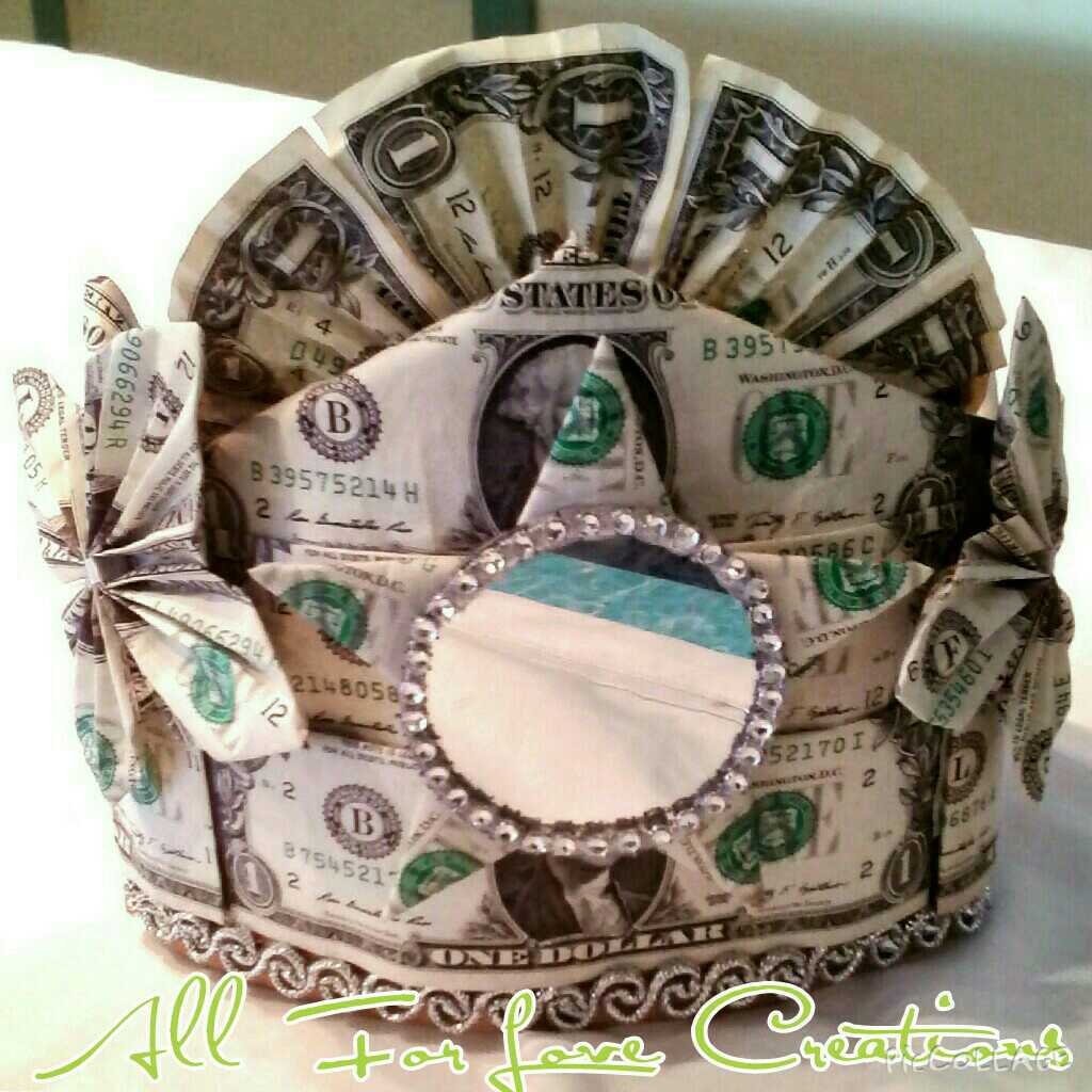 Корона из денежных купюр