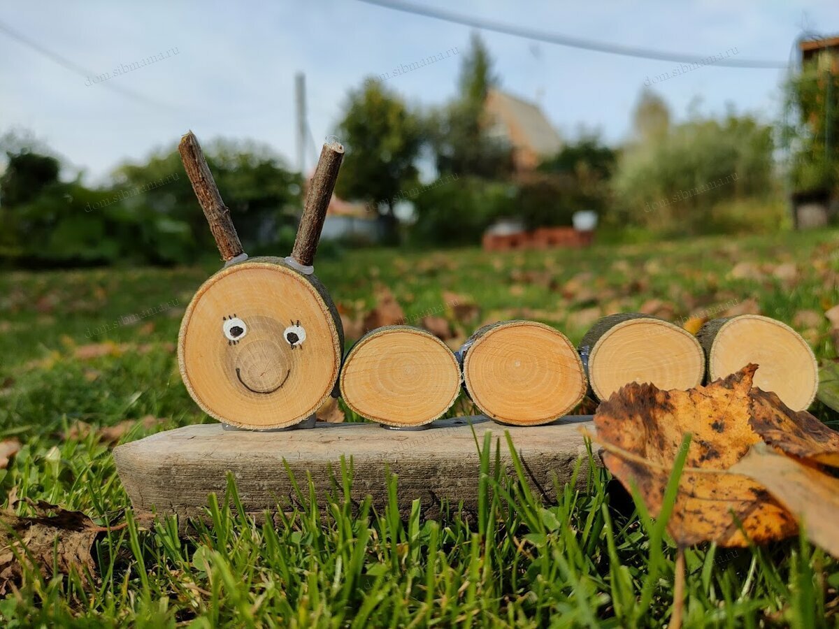Гусеница из спилов дерева