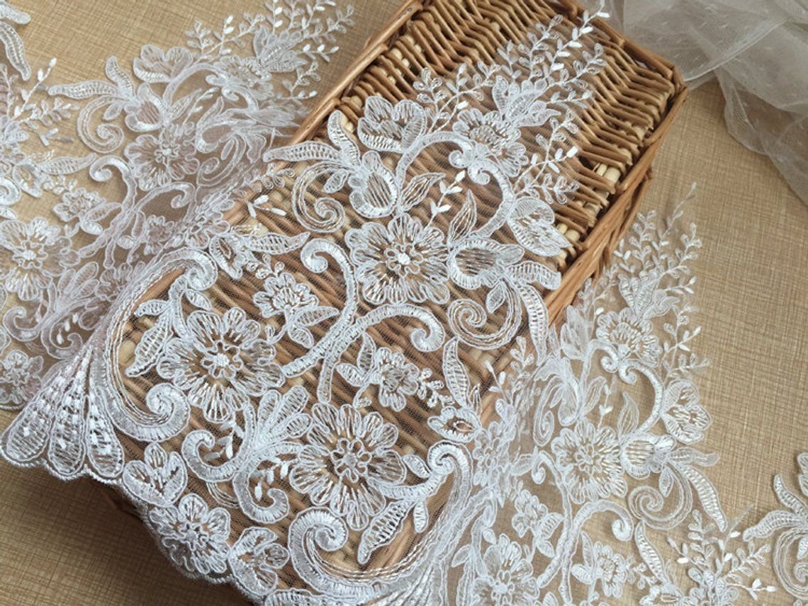 Свадебное платье с кружевом