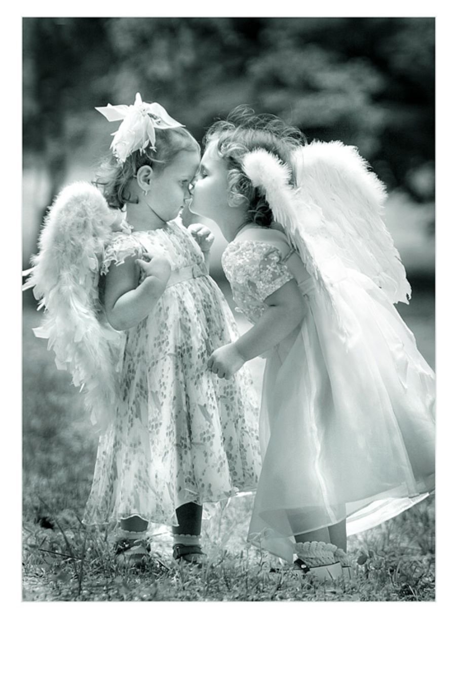 Ангелы радуются. Свадебные ангелы. Ангелочки на свадьбу. Маленькие ангелочки. Девочки ангелочки на свадьбе.