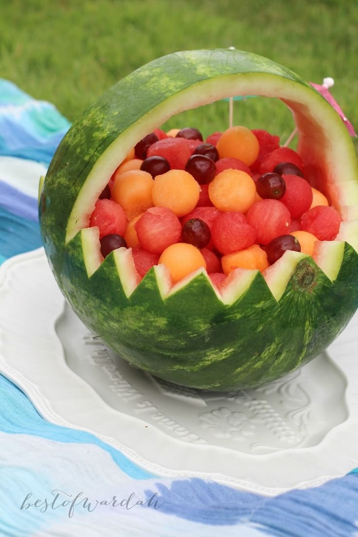 Корзина из арбуза