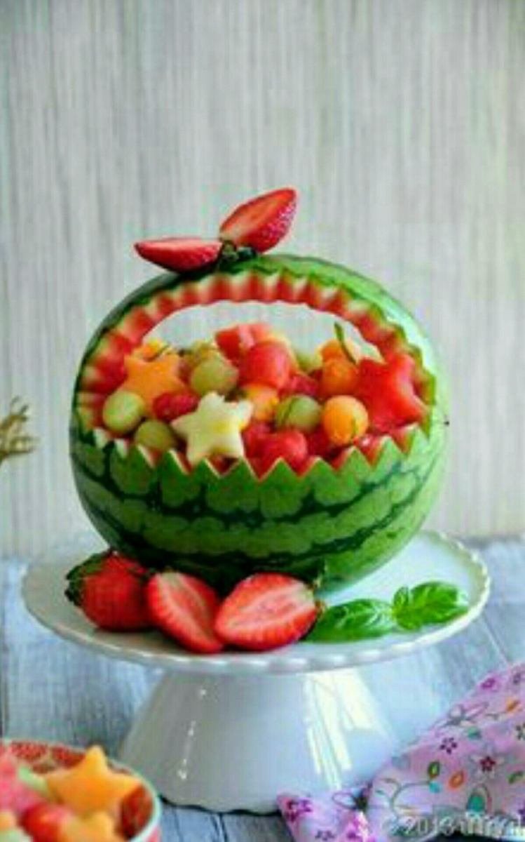 Корзинка из арбуза