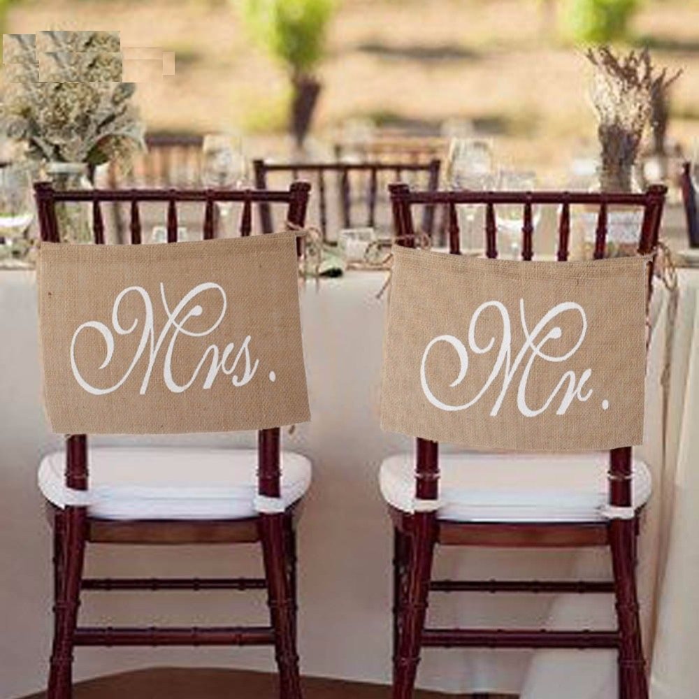 Mr Mrs на стуле таблички