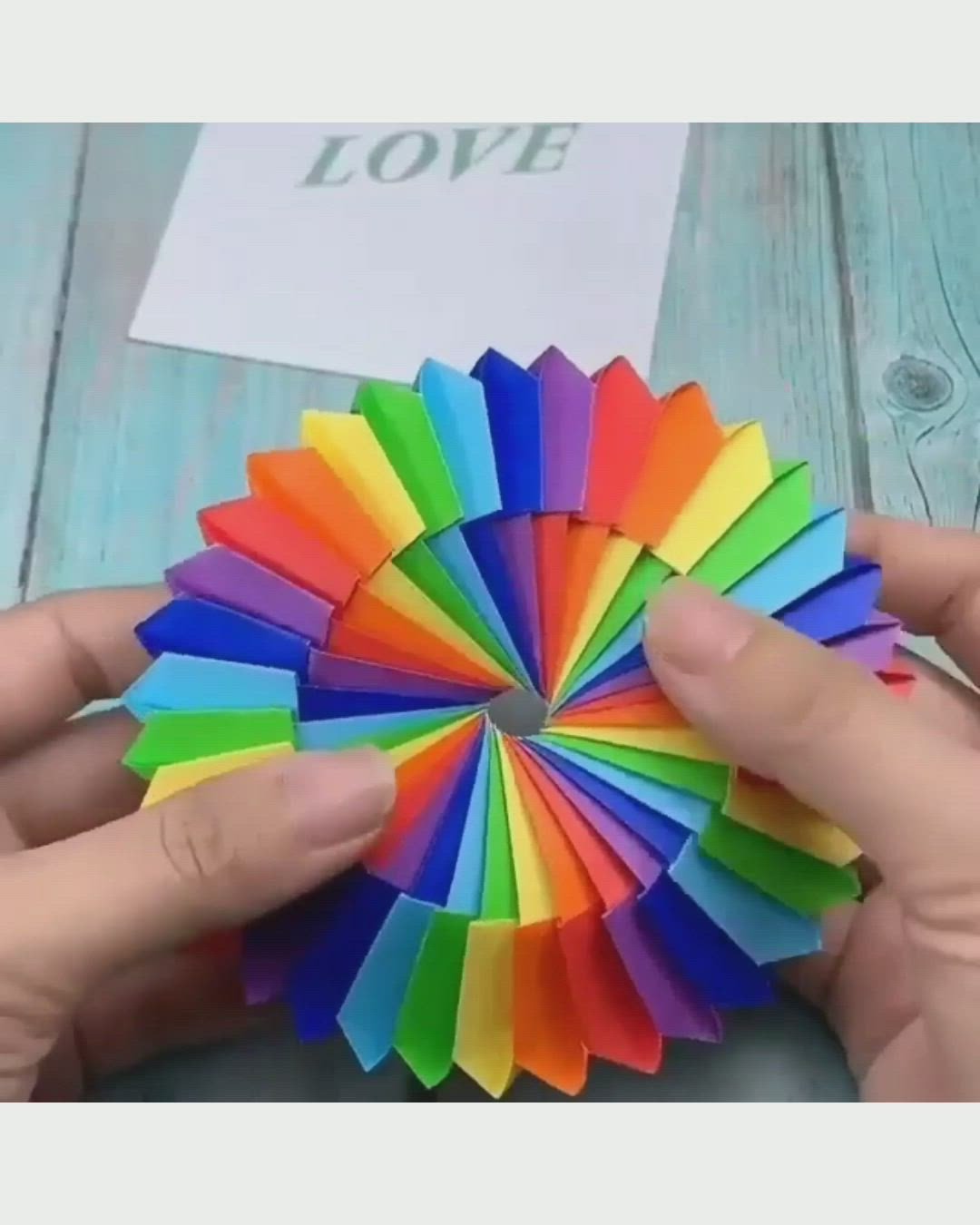 Современные поделки из бумаги