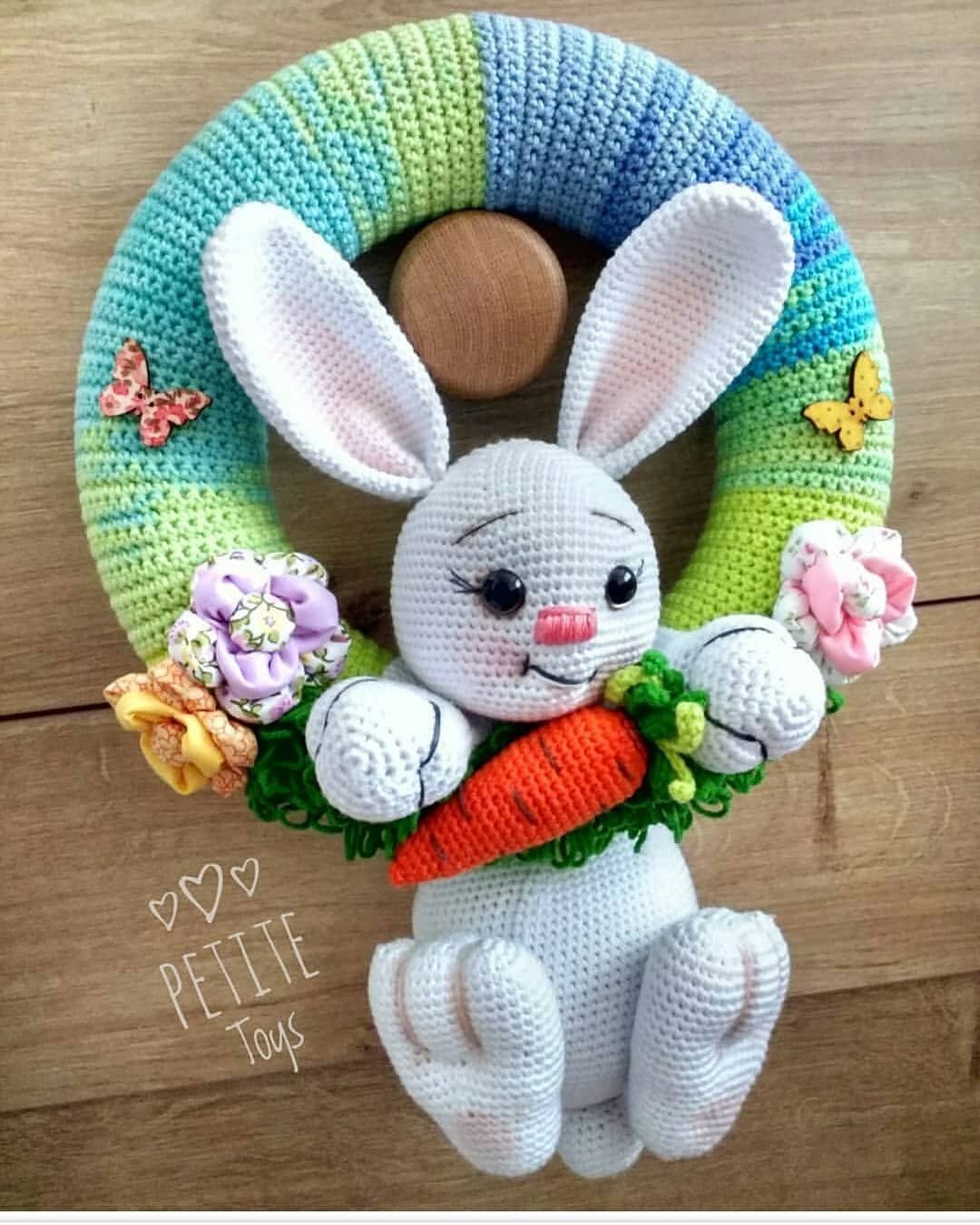 Пасхальный кролик амигуруми