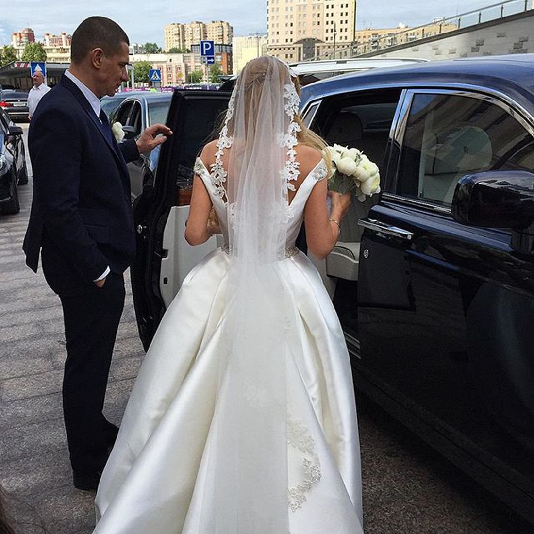 В 28 вышла замуж. Свадьба Ксении Бородиной. Свадебное платье Бородиной 2015. Свадьба Ксении Бородиной и Курбана Омарова.