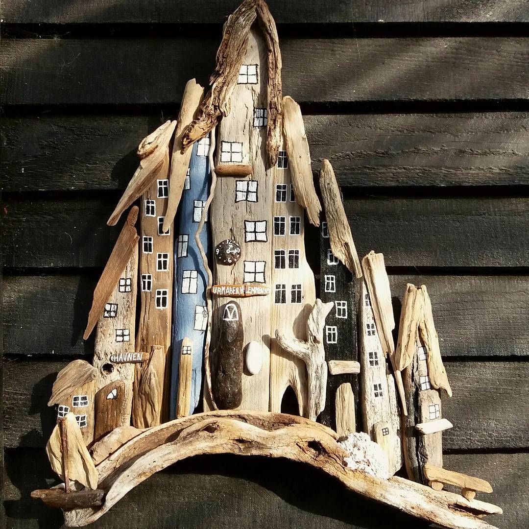Домики из коряг и палок