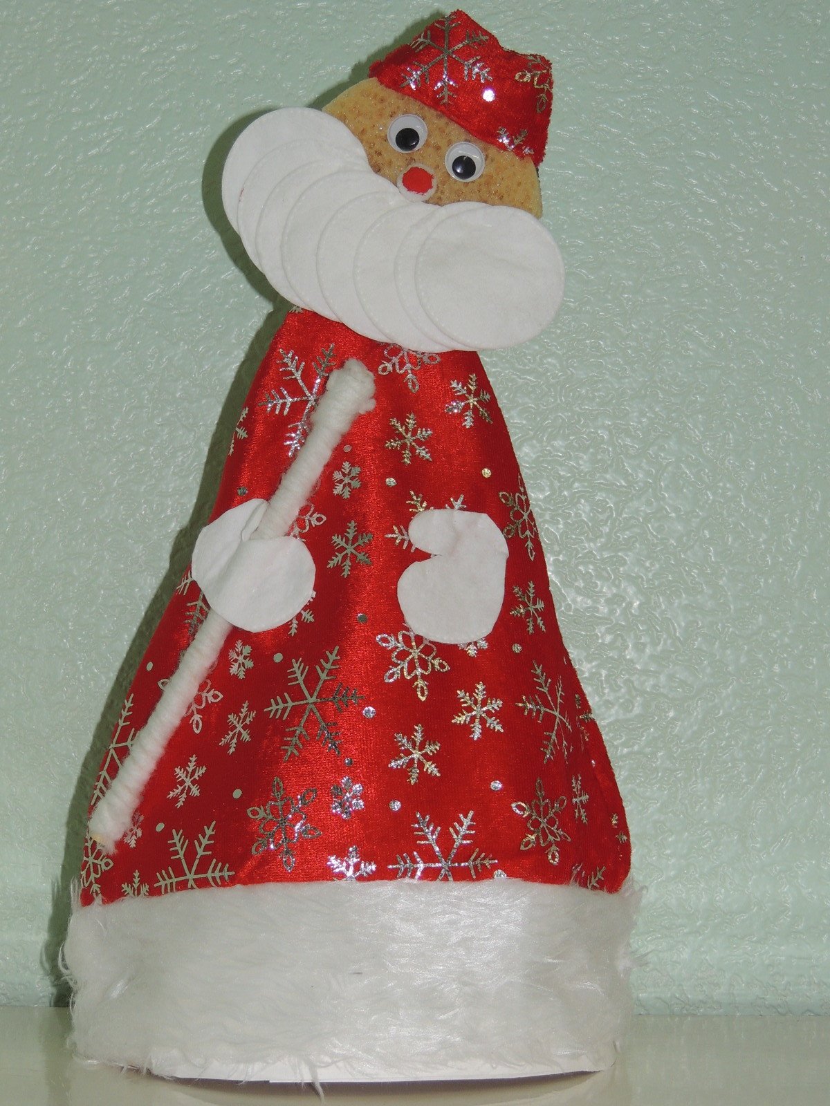 Как вырезать ажурного Деда Мороза и Снегурочку из бумаги, салфетки?