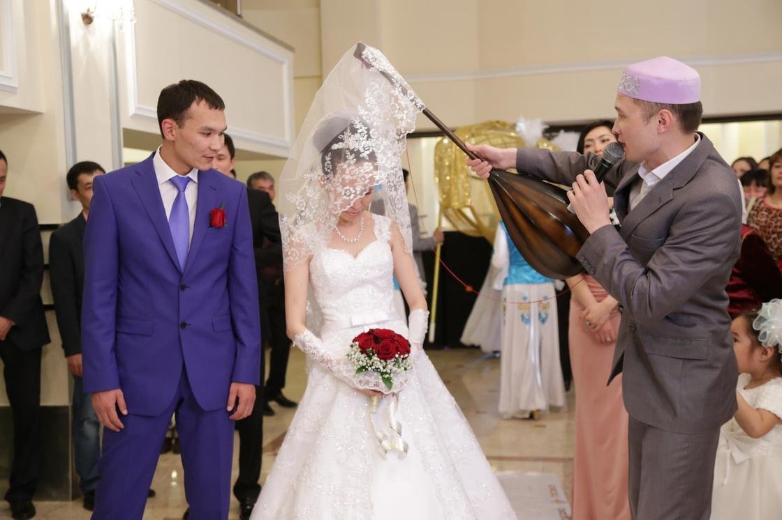 Казахская свадьба на казахском языке. Беташар. Казахский обряд беташар. Казахская свадьба. Свадебные традиции казахов.