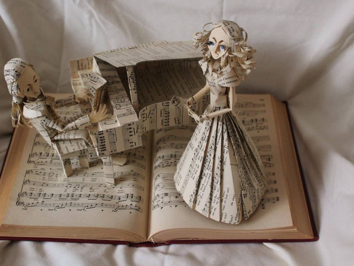 Скульптуры из книжных страниц