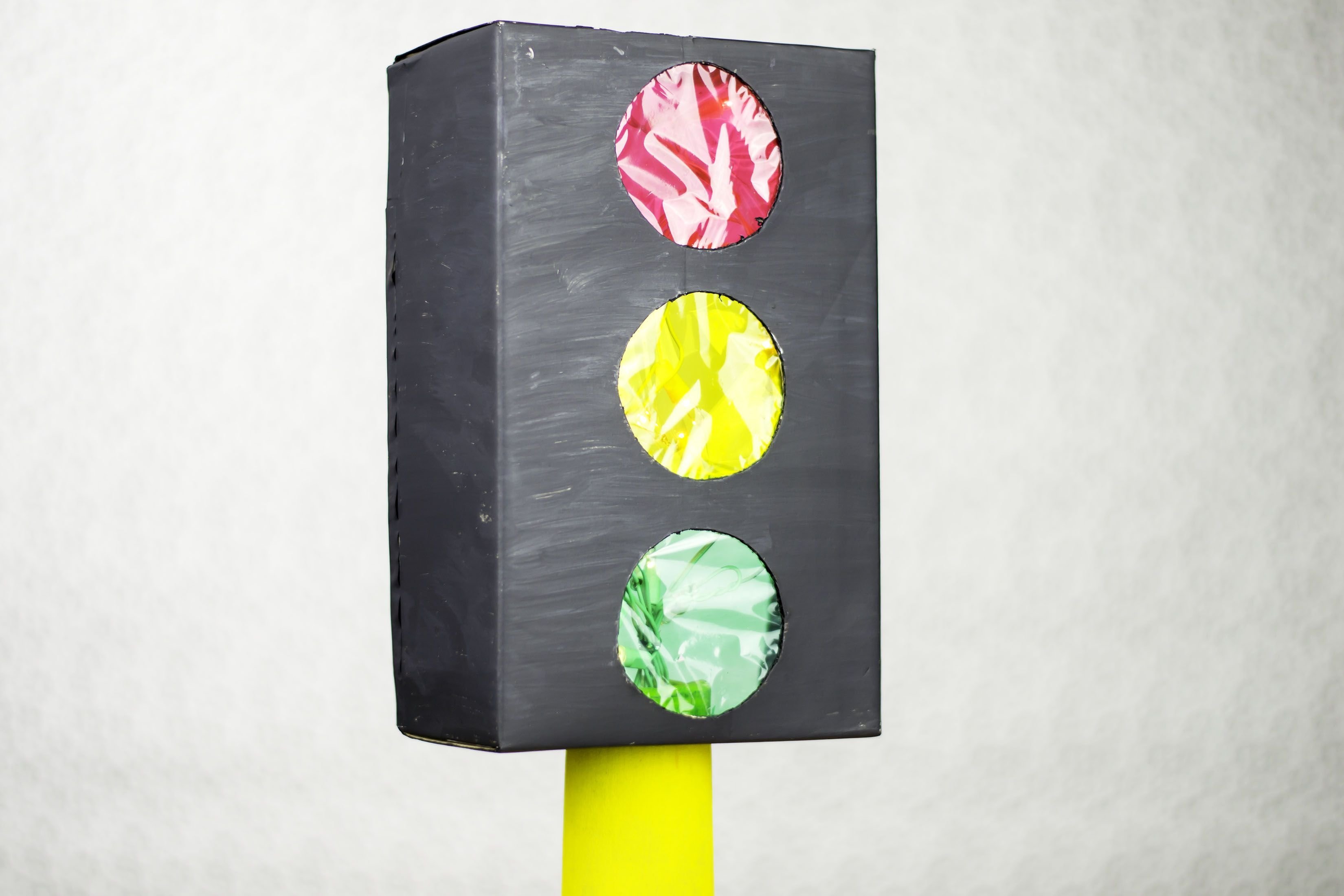Пенал светофор. Поделка светофор. Поделка светофор из бумаги. Светофор из картона. Светофор из картона для детей.