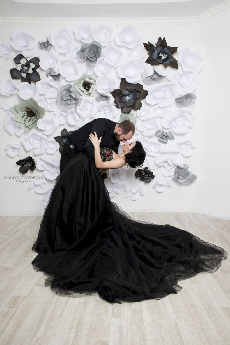 Свадьба в черных цветах