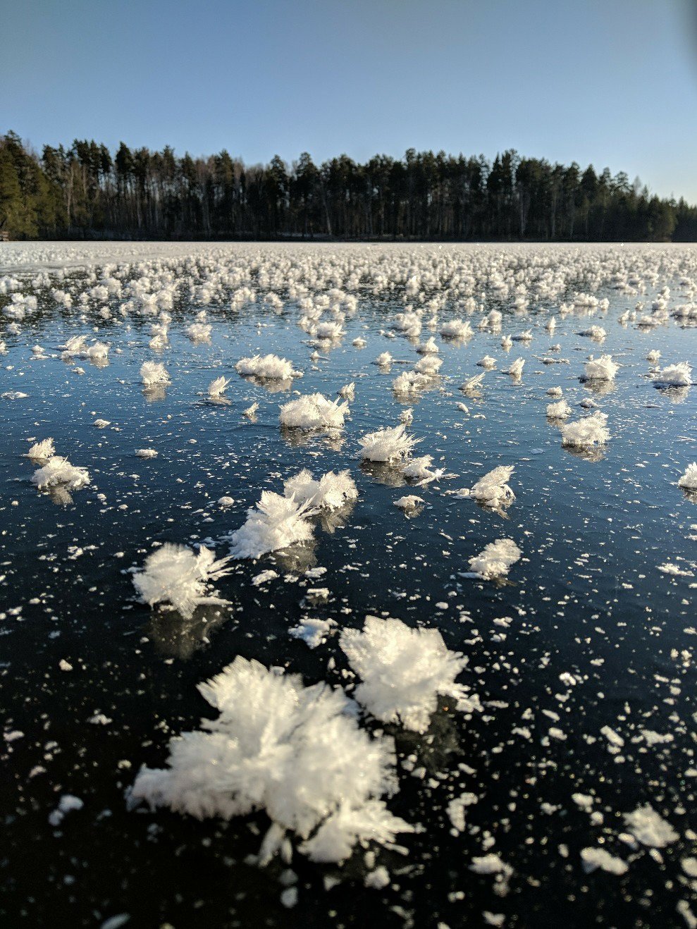 Озеро Раифского монастыря замерзло