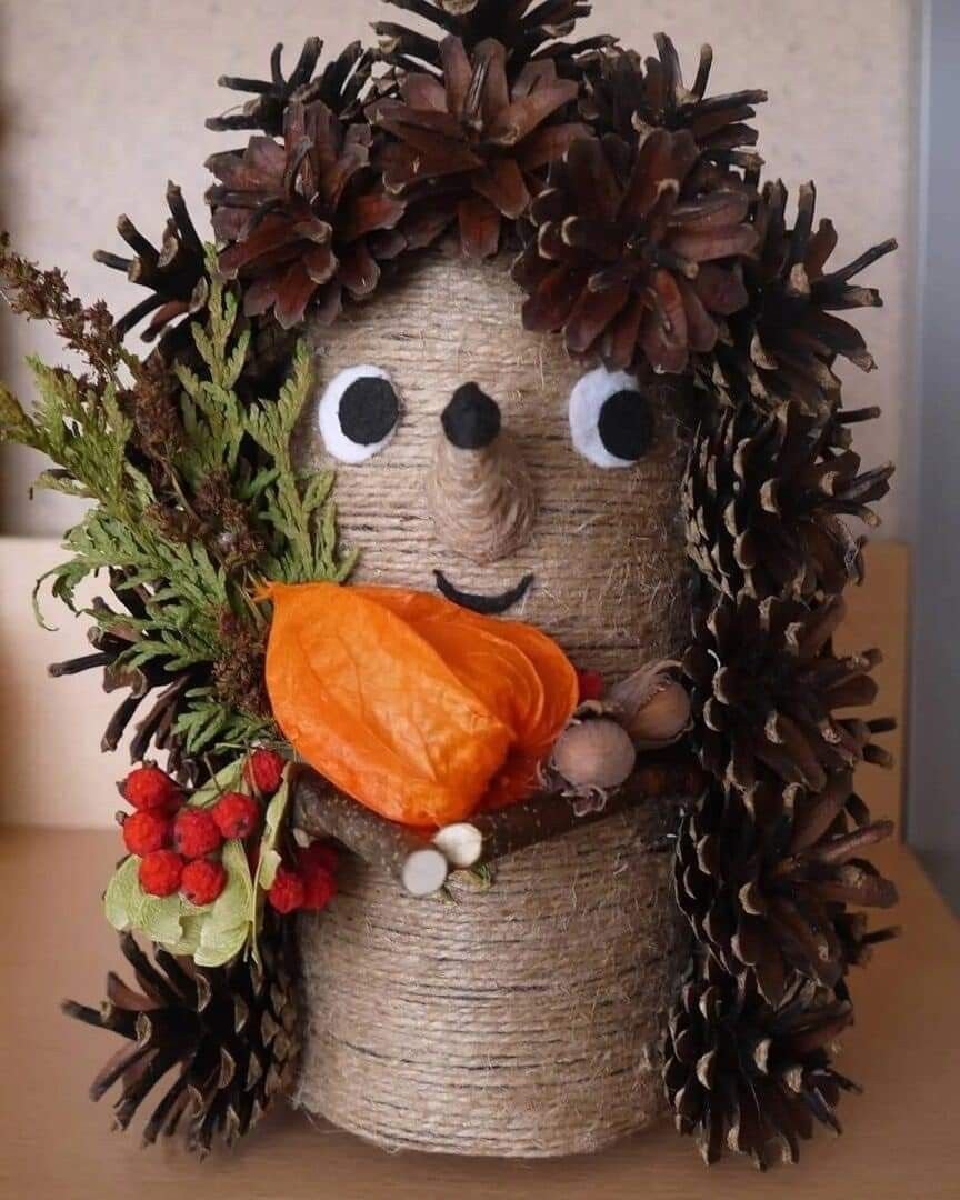 Осенний декор из шишек Ежик