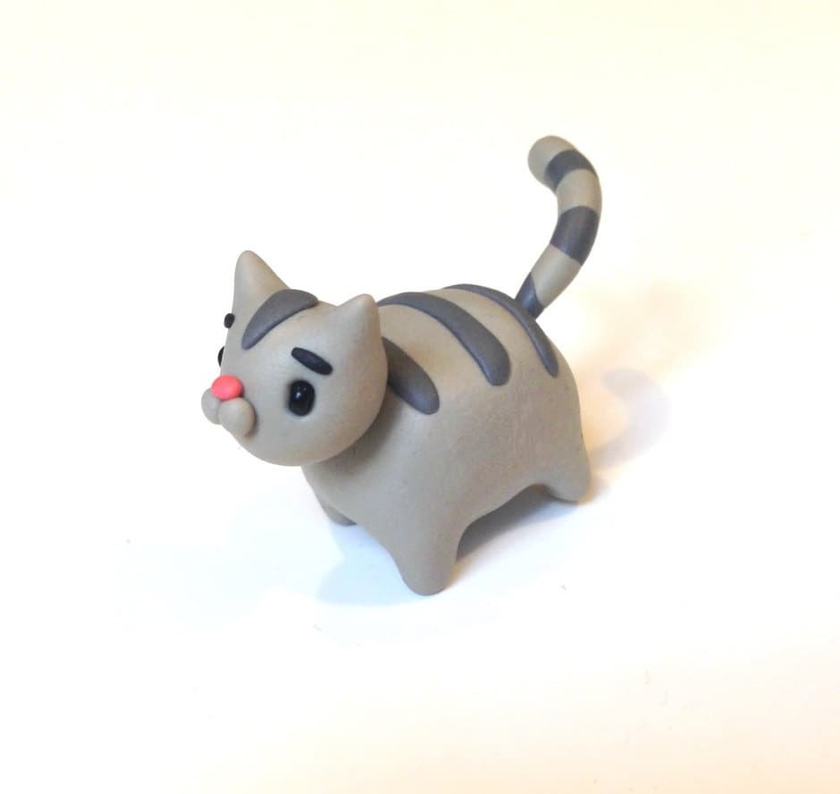 Фигурка кота из пластилина