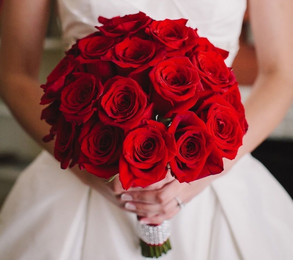 Свадебный букет красные розы
