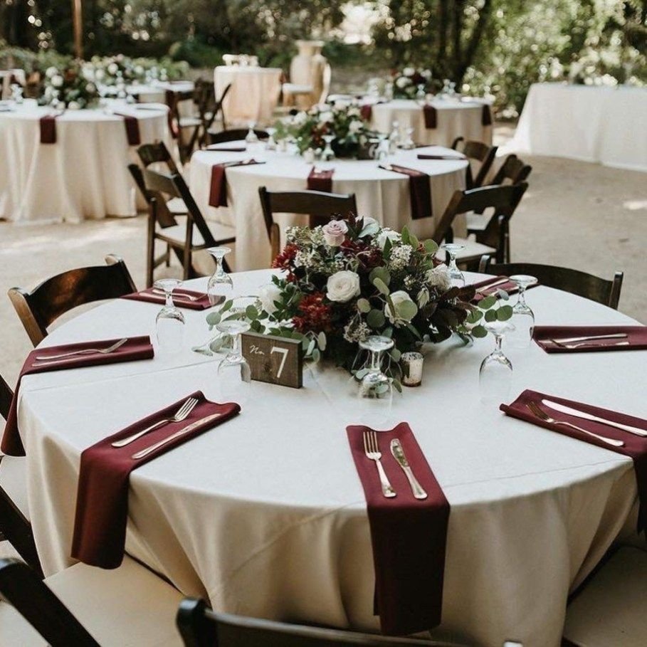 Украшение стола на свадьбу. Украшение круглых столов на свадьбу. Декор на столы гостей. Круглые столы на свадьбе.