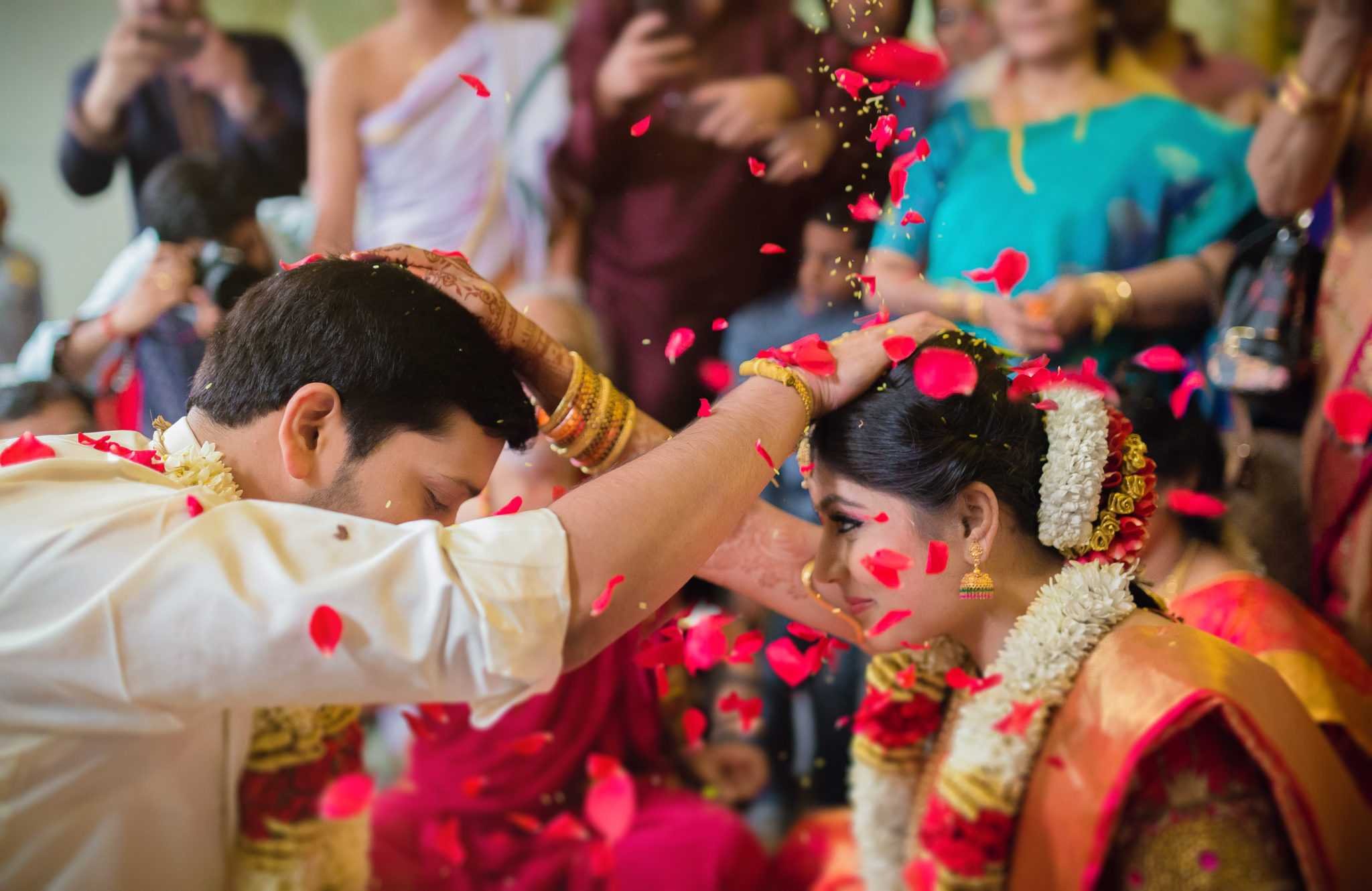 Русско индийские браки. Гайе Холуд. Свадьба в Индии церемония. Свадьба в Индии традиции и обычаи. Церемония обручения в Индии.