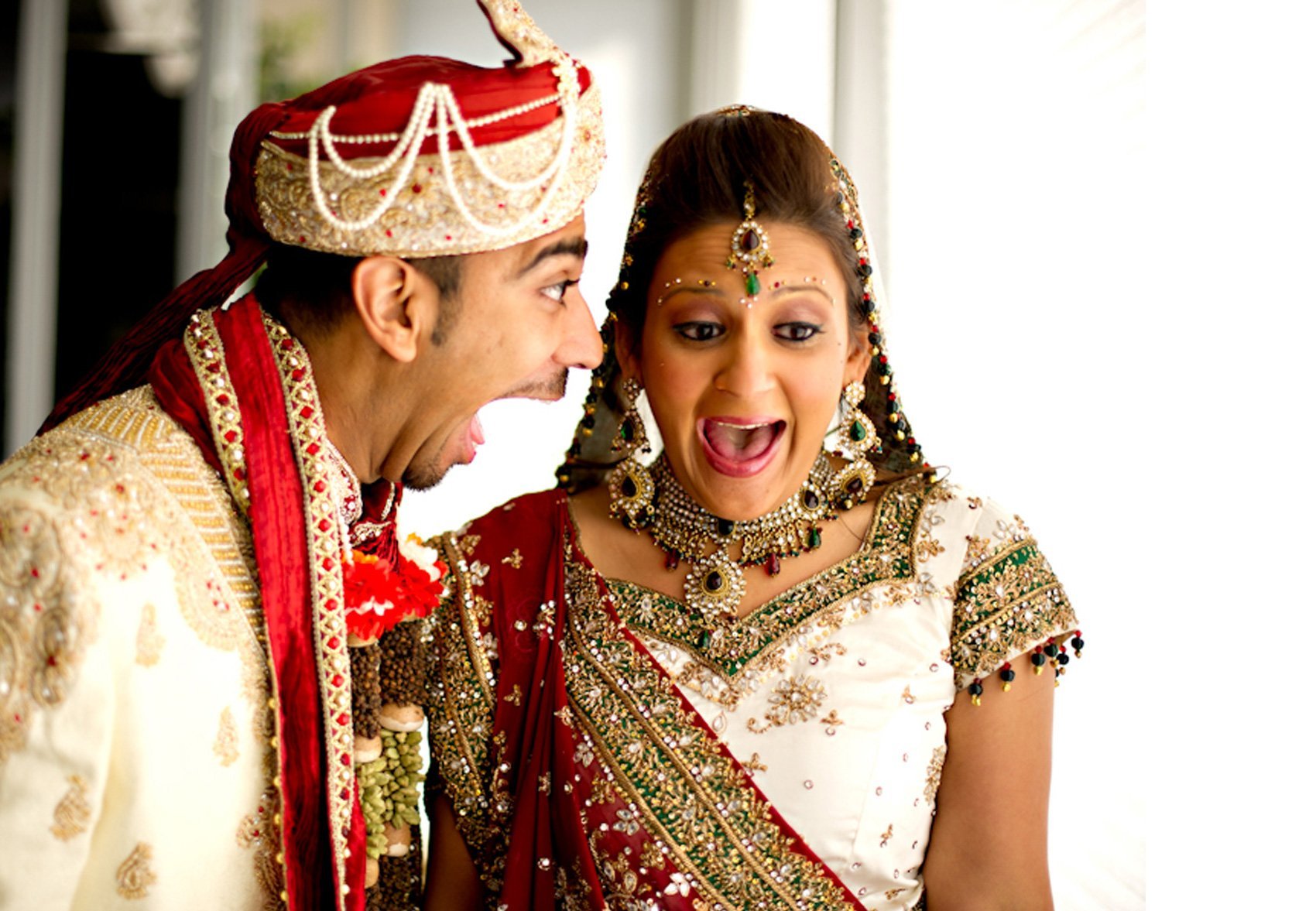 Русско индийские браки. Свадьба в Индии. Свадебная церемония в Индии. Индийские молодожены. Жених и невеста в Индии.