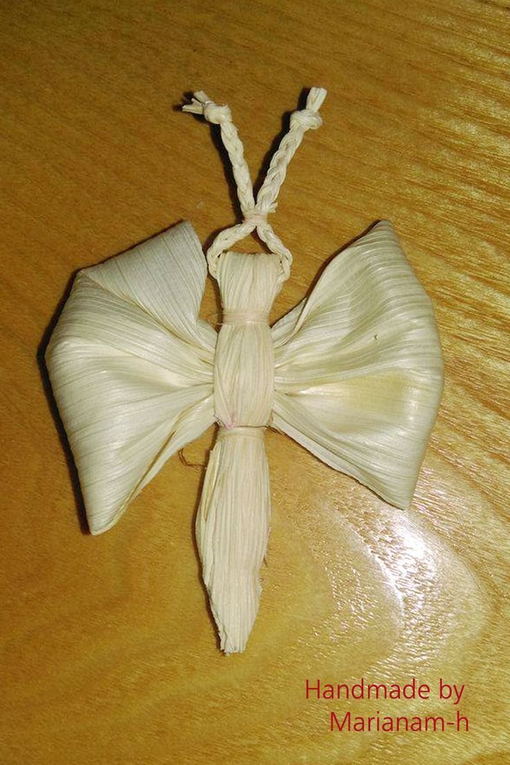 Бабочка из кукурузных листьев