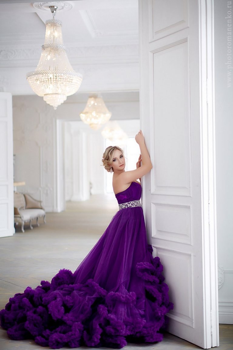 Свадебное платье в фиолетовом цвете