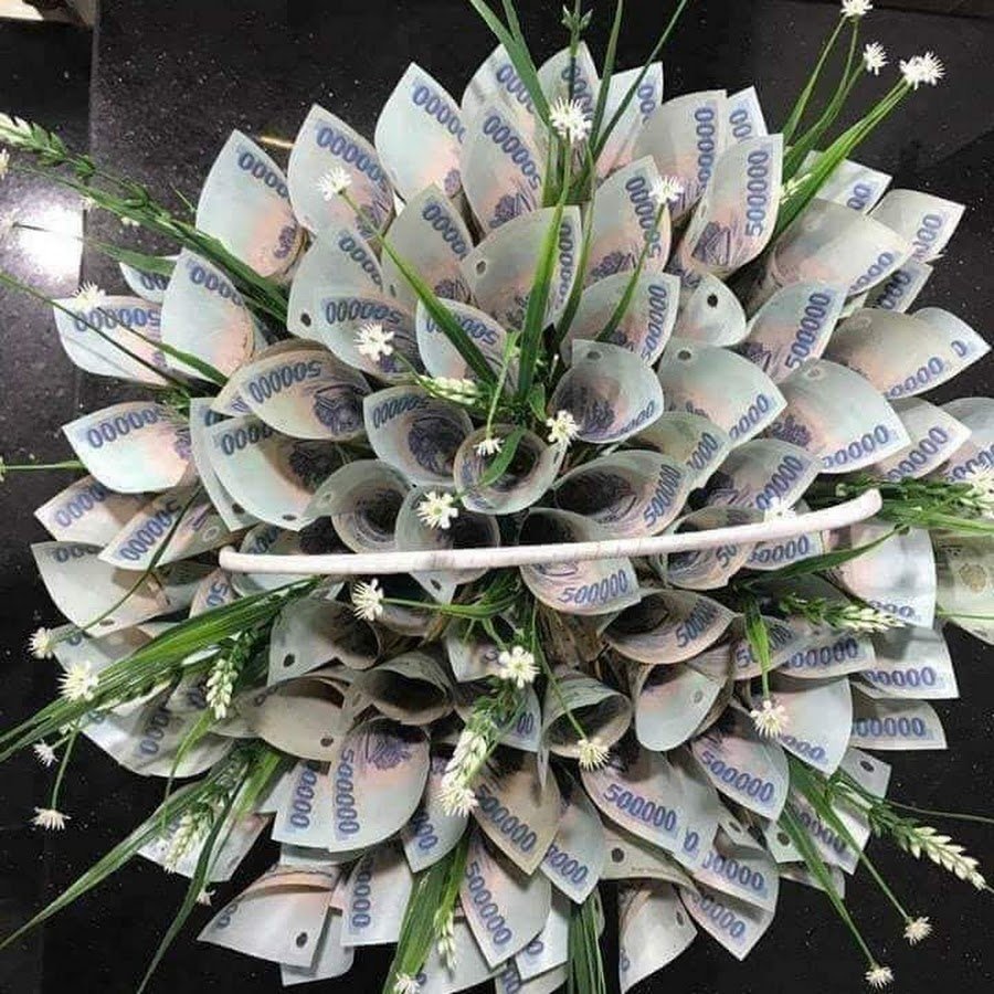 Букет из денежных купюр