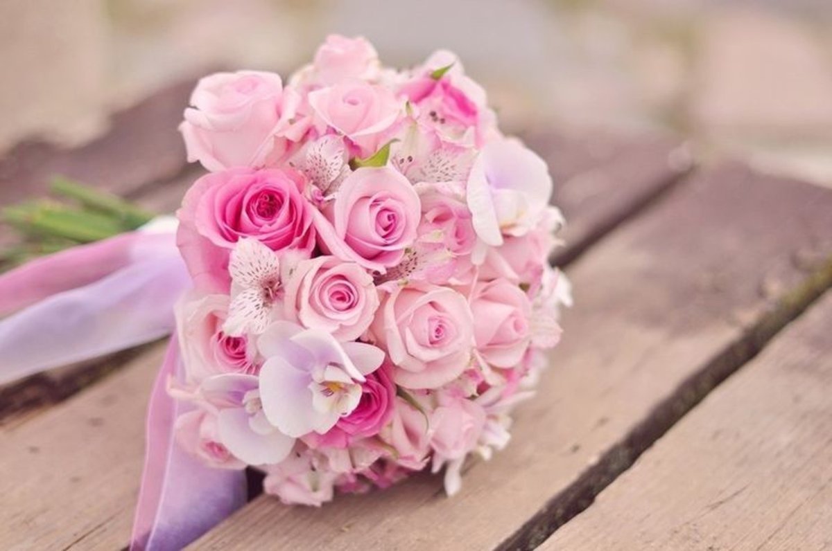 Розовые розы свадебный букет