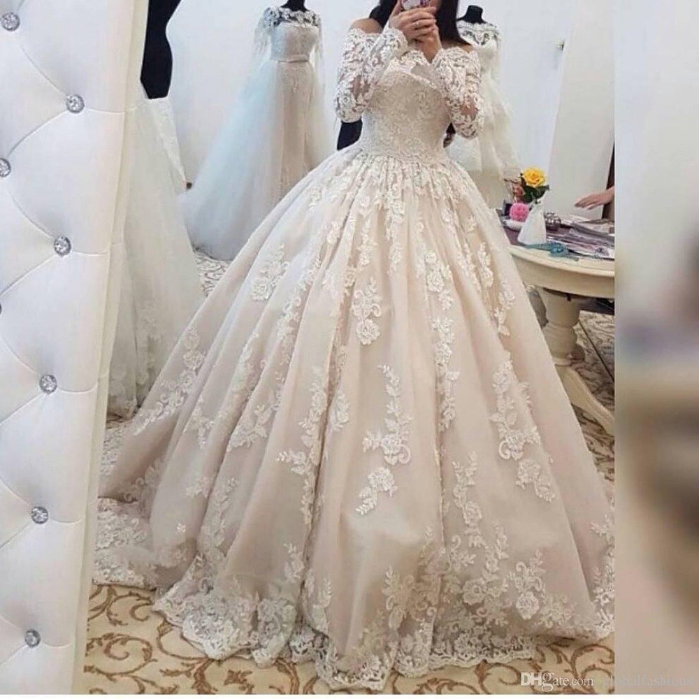 Свадебное платье с пышными рукавами