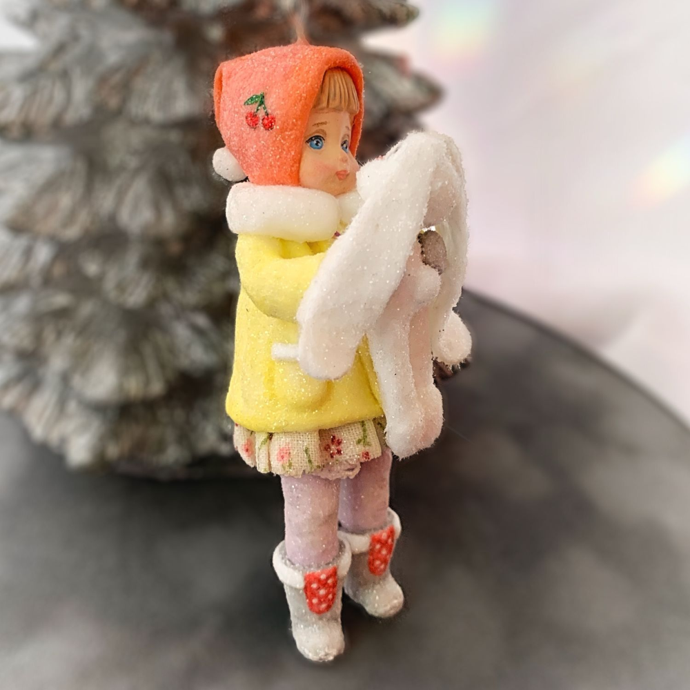 Ватная игрушка девочка