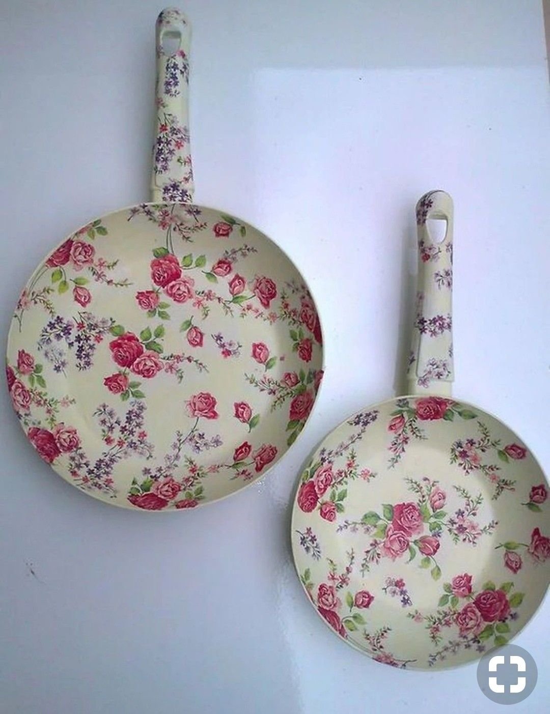 Декор из старой сковородки