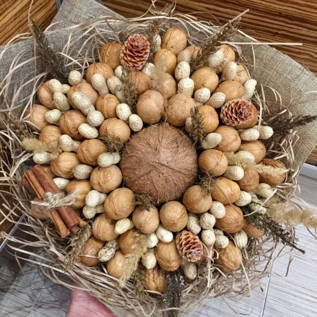 Букет из орехов