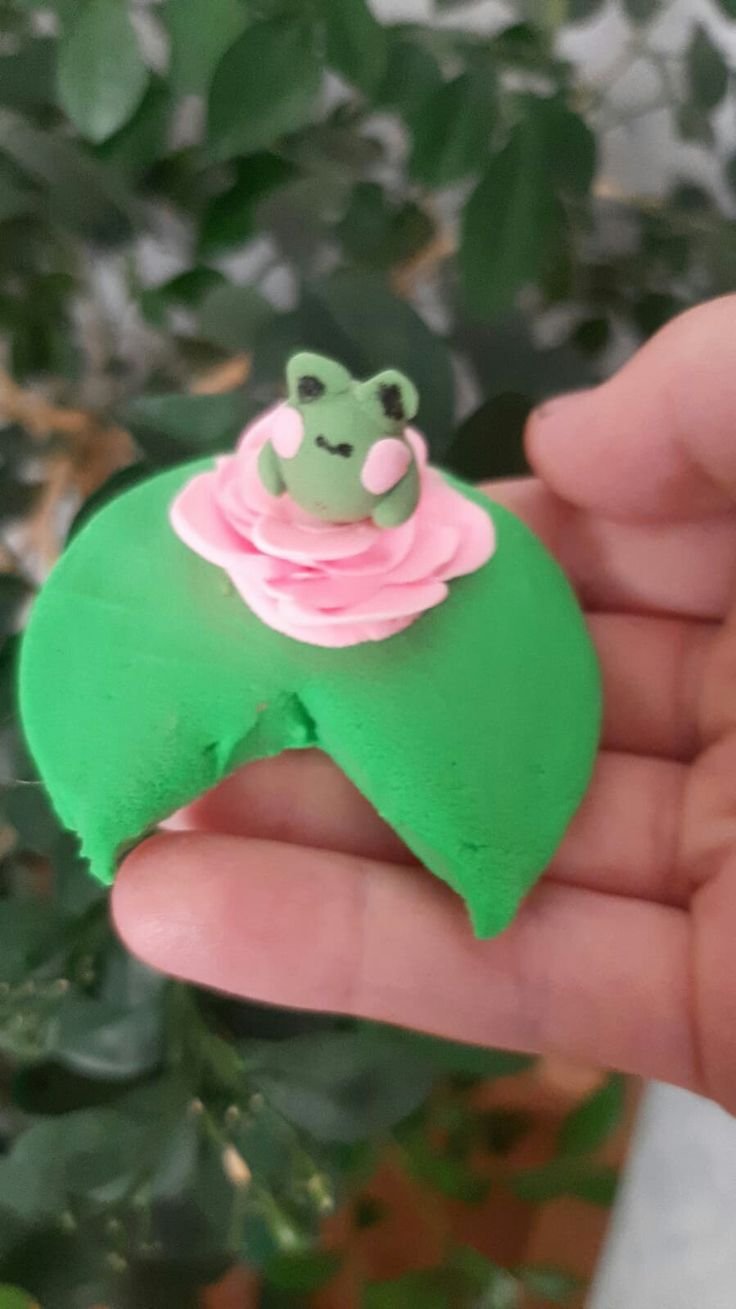 Лягушка на кувшинке поделка