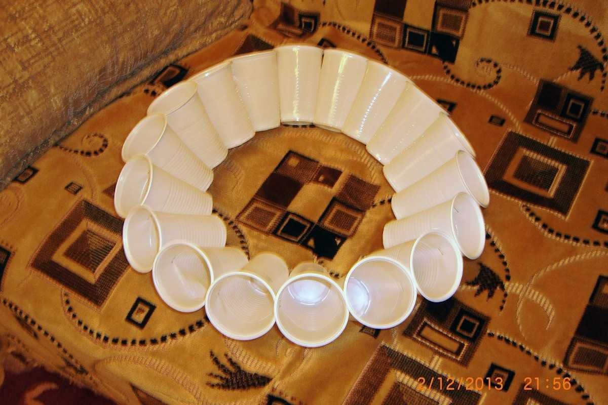 Изделия из пластиковых стаканчиков