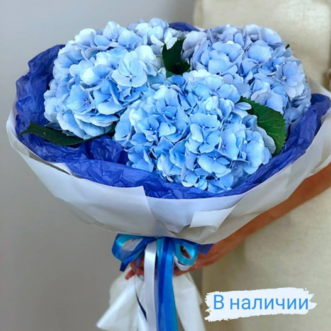 Букет из синих гортензий