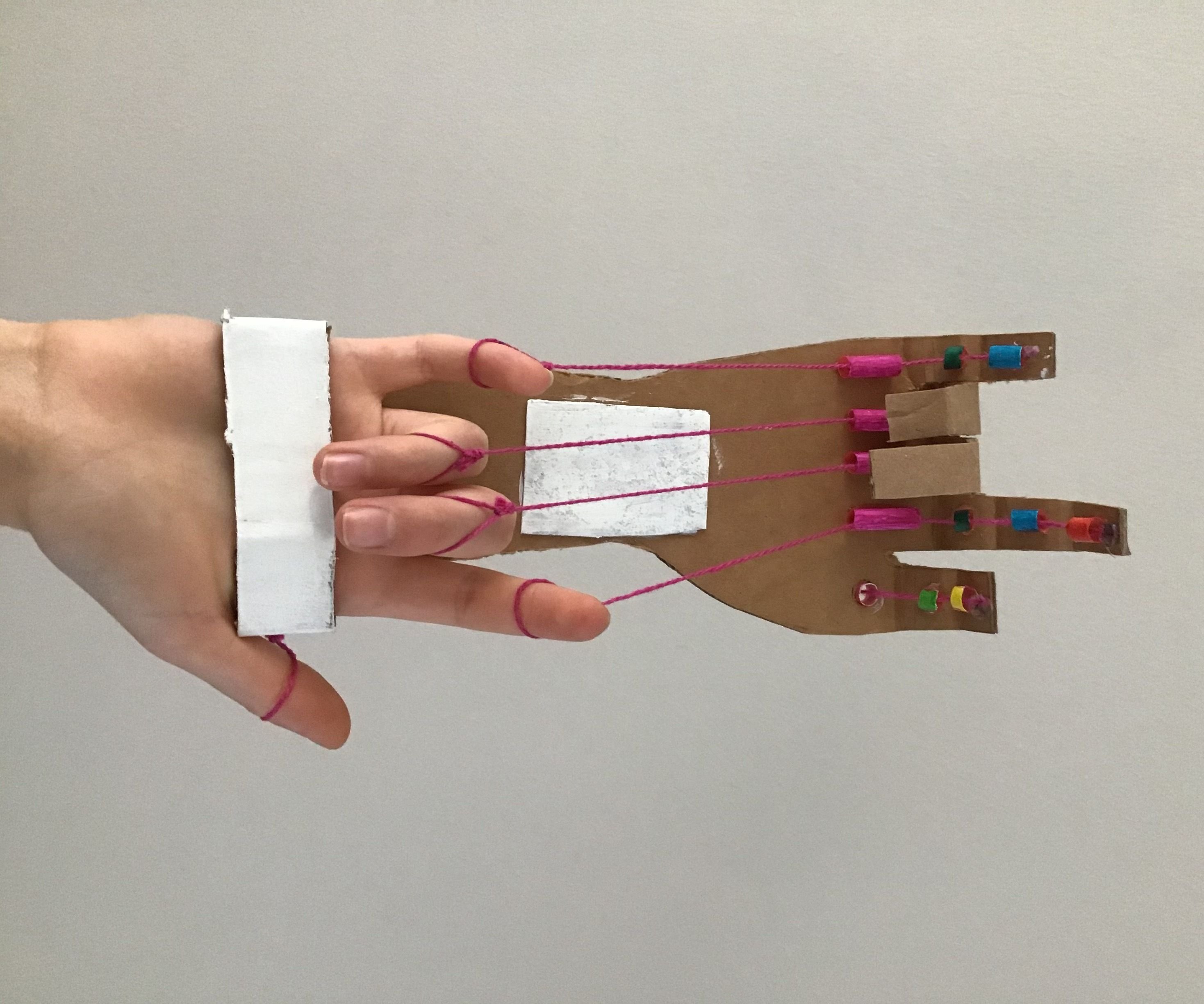 Картонная рука. Рука из картона. Роборука из картона. Механическая рука картон.